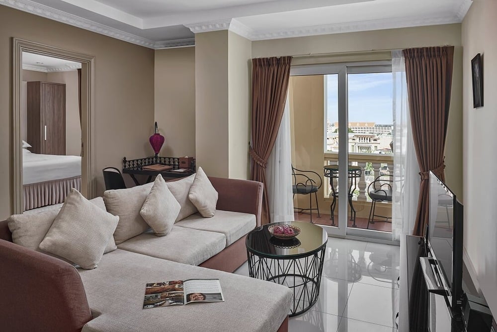 King Suite Living Room